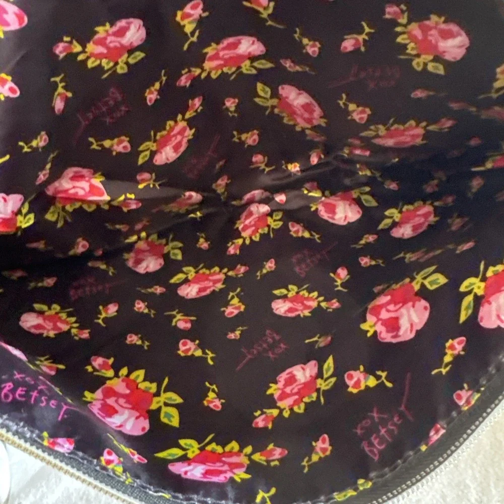 Betsy Johnson Black Pebbled Leather Handbag Bag Purse Floral Lined‎ 14x8